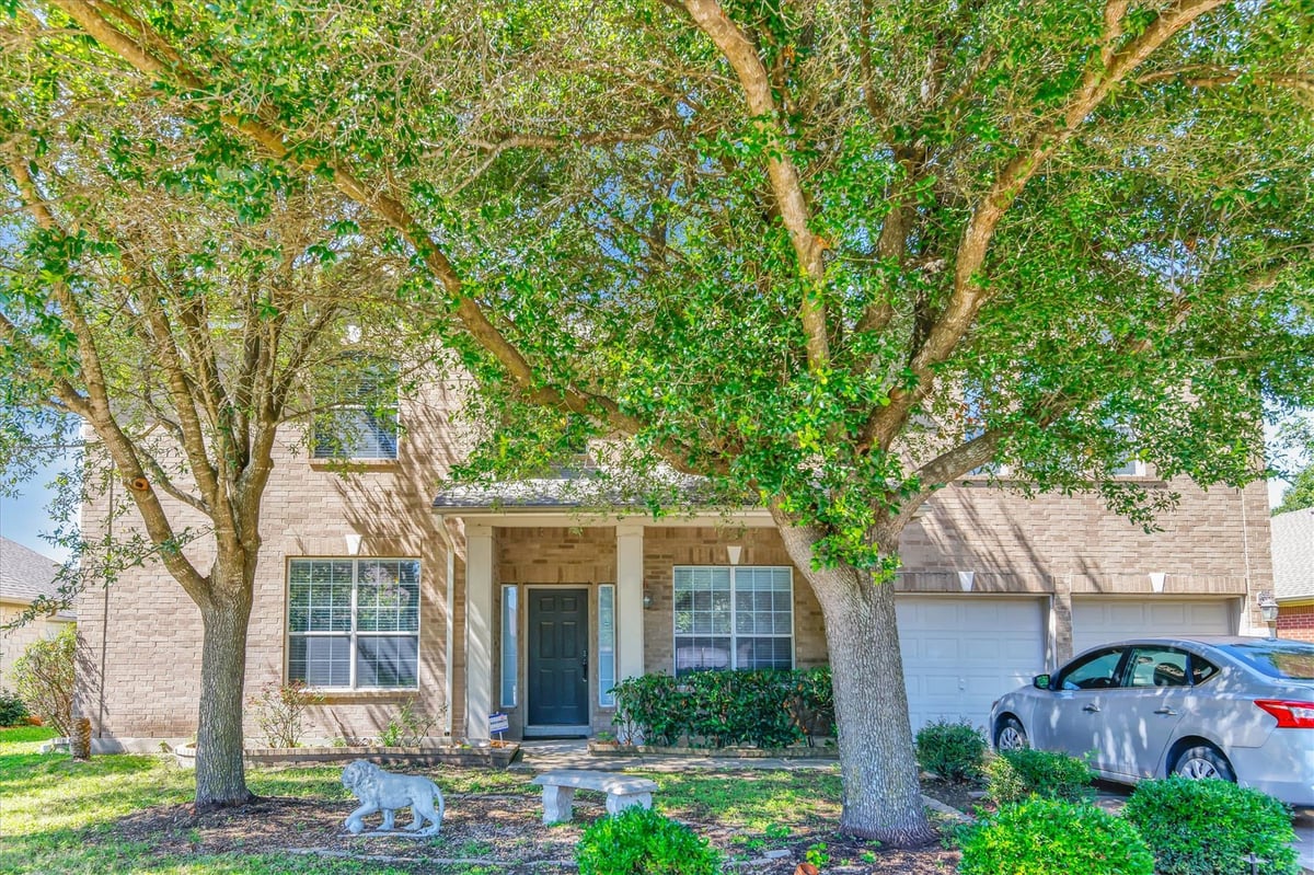 613 Windsor Castle DR - front exterior - Luxury home in Highland Park North Ph A Sec, Pflugerville, TX