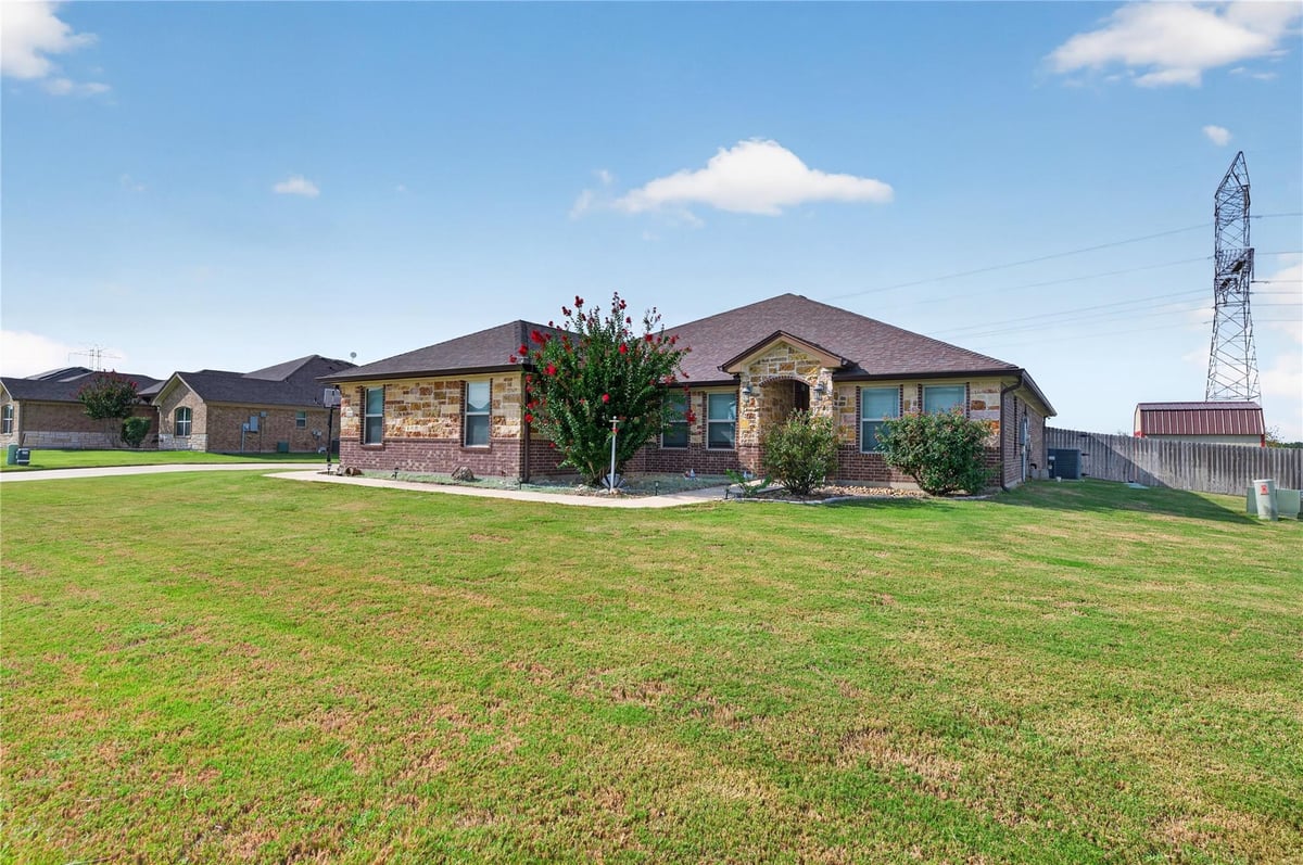 View 6149 Big Tree DR in Amity Estates 6149 Big Tree DR - property photo 1 - Luxury home in Amity Estates, Salado, TX