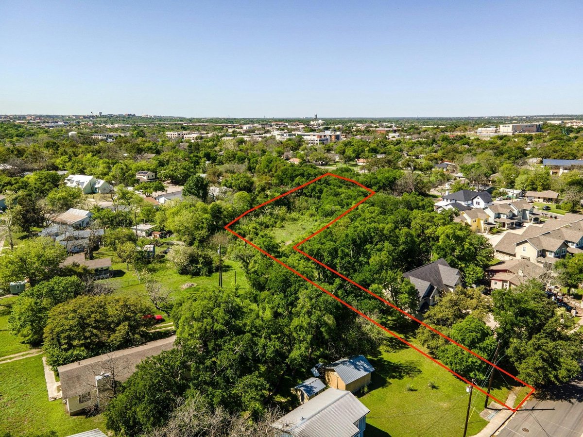 View 615 Pecan Ave in Starkfield Rep Pt Blk 02 615 Pecan Ave - front exterior - Luxury home in Starkfield Rep Pt Blk 02, Round Rock, TX