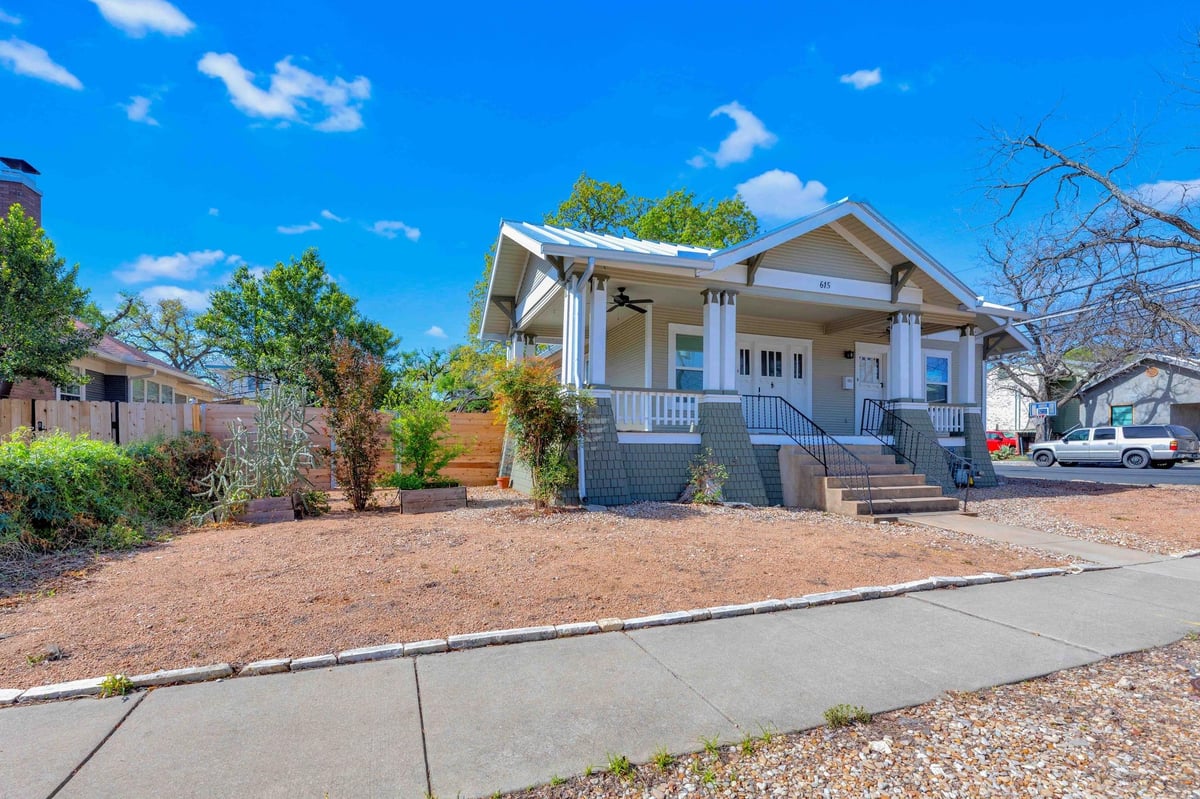View 615 W 33rd ST Unit #b in Gypsy Grove 615 W 33rd ST Unit #b - property photo 1 - Luxury home in Gypsy Grove, Austin, TX