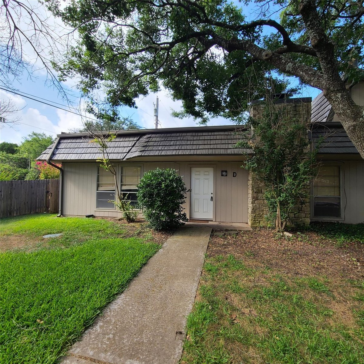 View 617 Castle Ridge RD Unit #D in Westlake Condo 617 Castle Ridge RD Unit #D - property photo 1 - Luxury home in Westlake Condo, Austin, TX
