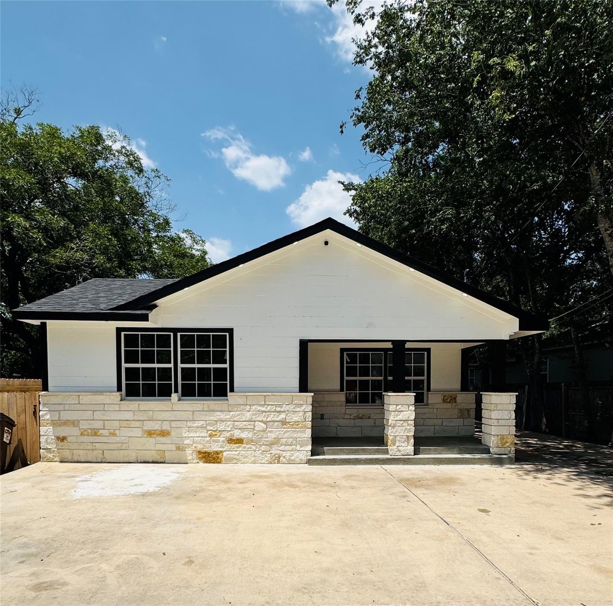 View 617 Persimmon ST in John Collar 617 Persimmon ST - property photo 1 - Luxury home in John Collar, Lockhart, TX