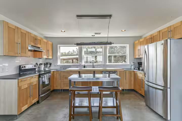 Living area at 620 Windy Hills Rd - 3 bed 3 bath home