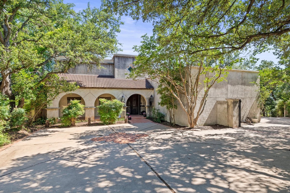 View 6200 Shadow Mountain CV in Highland Hills Sec 10 6200 Shadow Mountain CV - front exterior - Luxury home in Highland Hills Sec 10, Austin, TX
