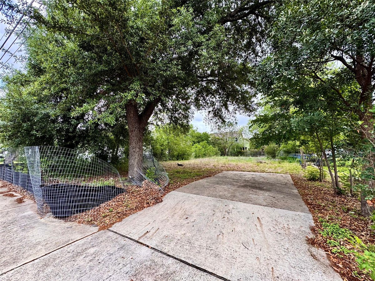 View 6201 Club Ter in Pfeifer Paul Add 6201 Club Ter - front exterior - Luxury lot in Pfeifer Paul Add, Austin, TX