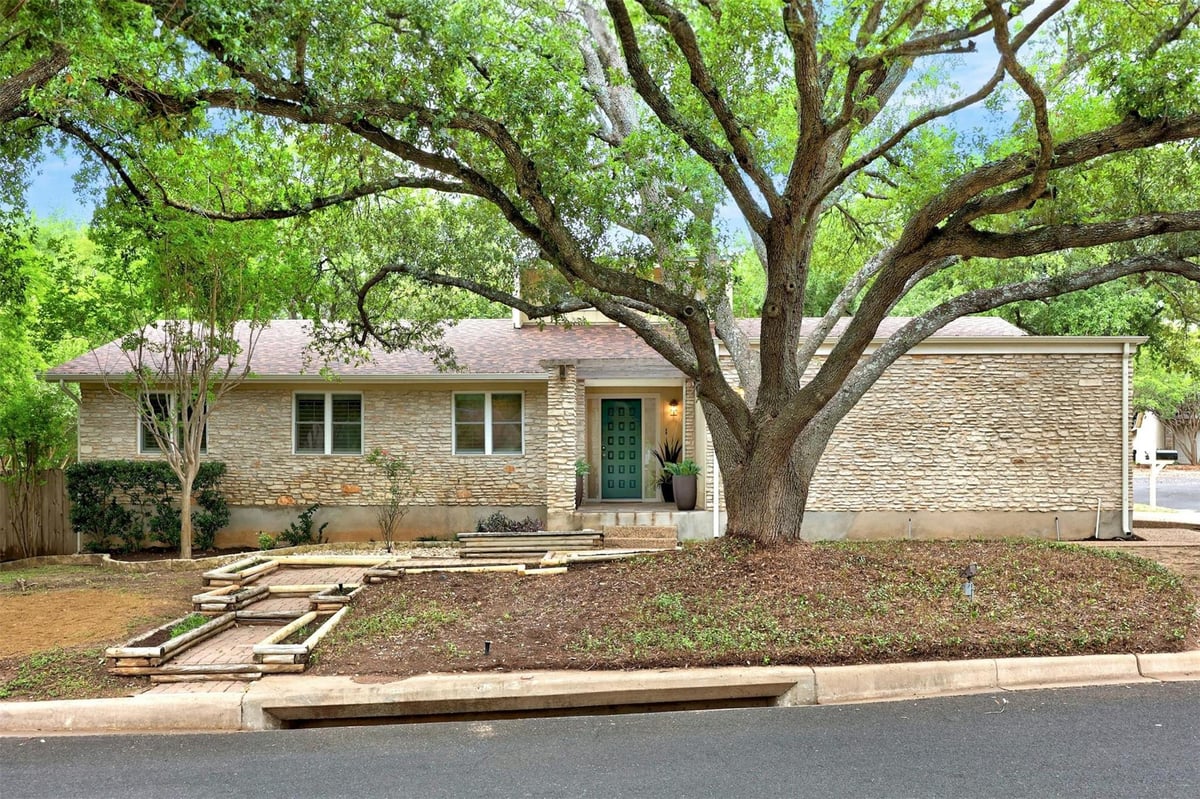 View 6201 Quail HOLW in Lakewood Sec 01 6201 Quail HOLW - property photo 1 - Luxury home in Lakewood Sec 01, Austin, TX