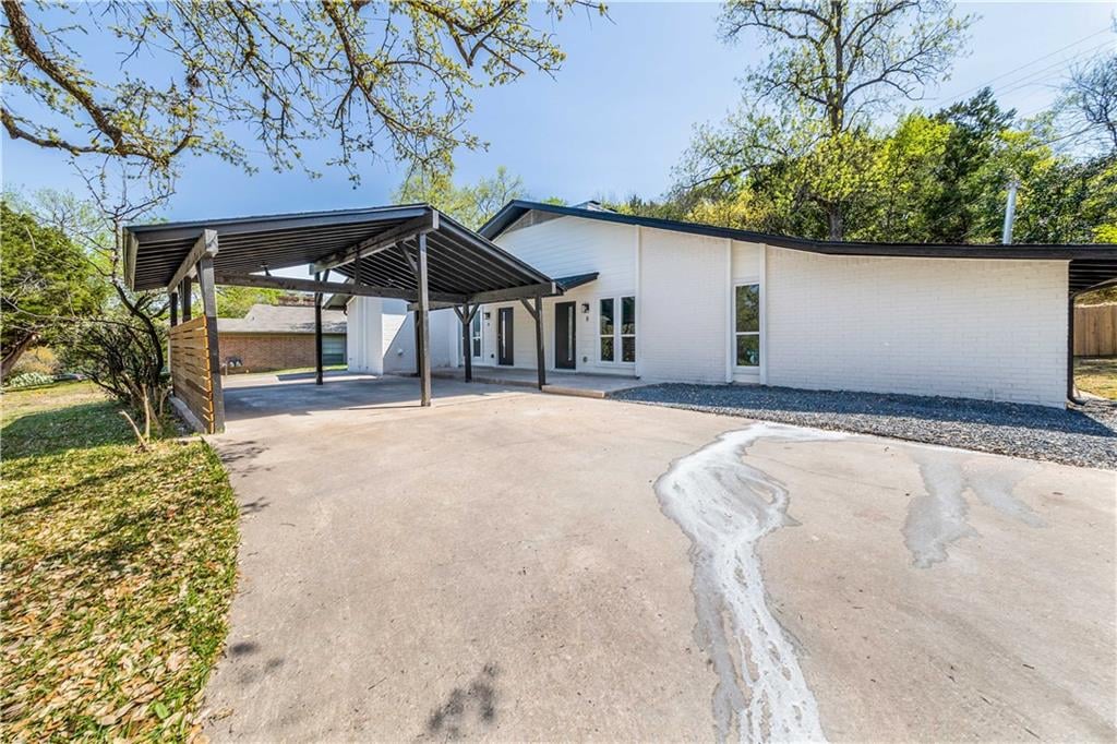 View 6204 Shadow Valley DR in Highland Hills Sec 09 Ph 02 6204 Shadow Valley DR - property photo 1 - Luxury home in Highland Hills Sec 09 Ph 02, Austin, TX