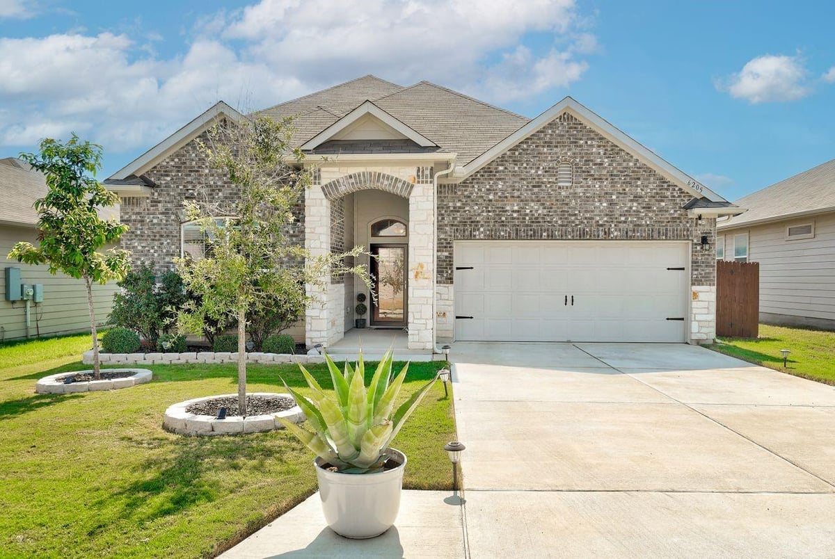 6205 Kildare DR - front exterior - Luxury home in Westhaven, Georgetown, TX