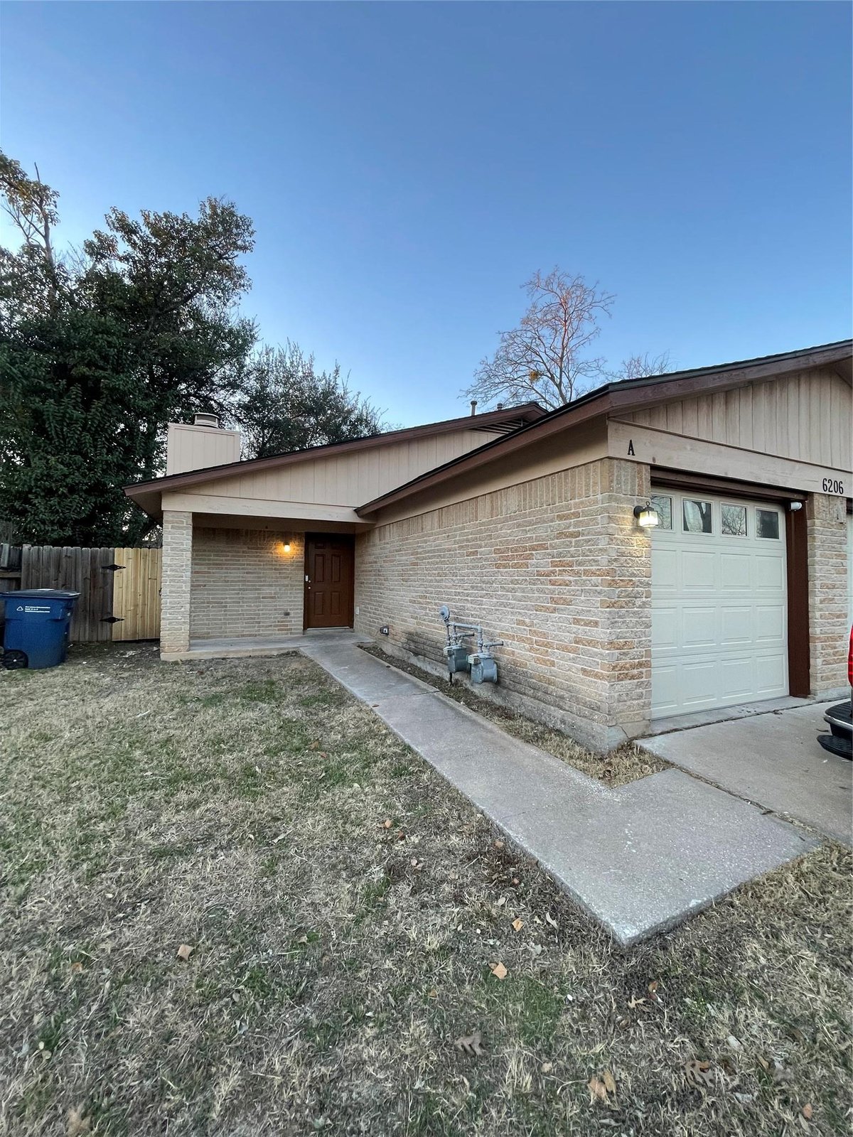 View 6206 Linda LN Unit #A in Roberts Terrace 6206 Linda LN Unit #A - property photo 1 - Luxury home in Roberts Terrace, Austin, TX