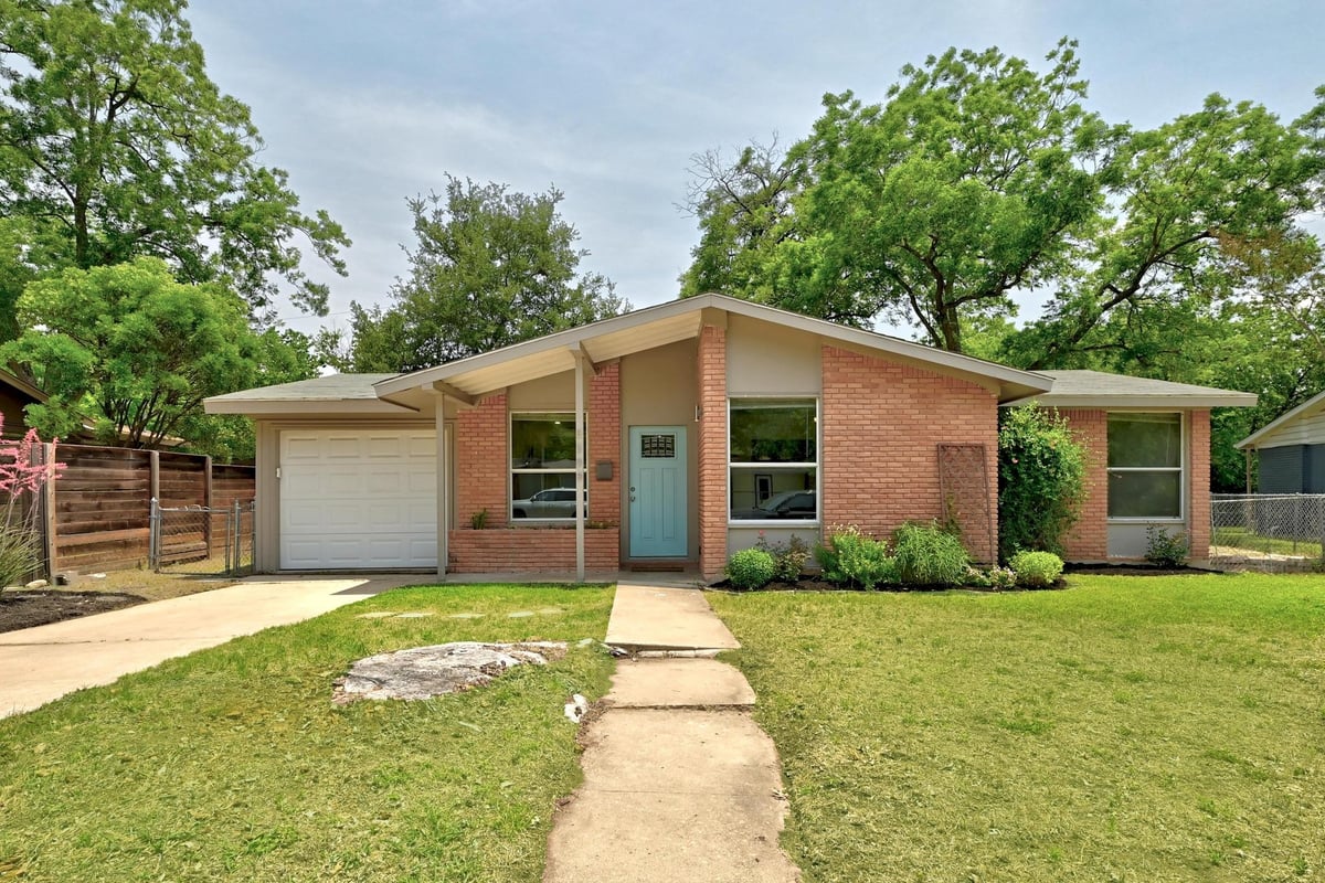 View 6209 Peggy ST in Roberts Terrace 6209 Peggy ST - property photo 1 - Luxury home in Roberts Terrace, Austin, TX