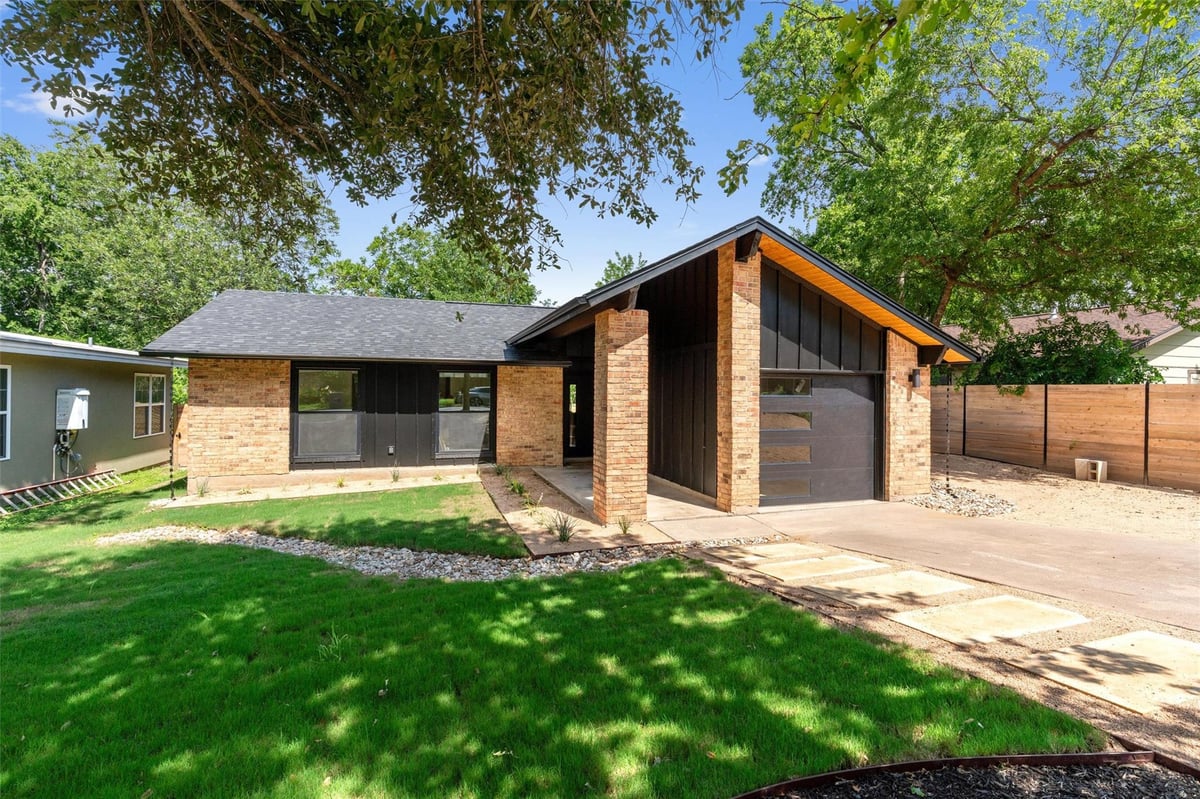 View 6209 Waycross Dr in Flournoys Sweetbriar Sec 08 6209 Waycross Dr - front exterior - Luxury home in Flournoys Sweetbriar Sec 08, Austin, TX
