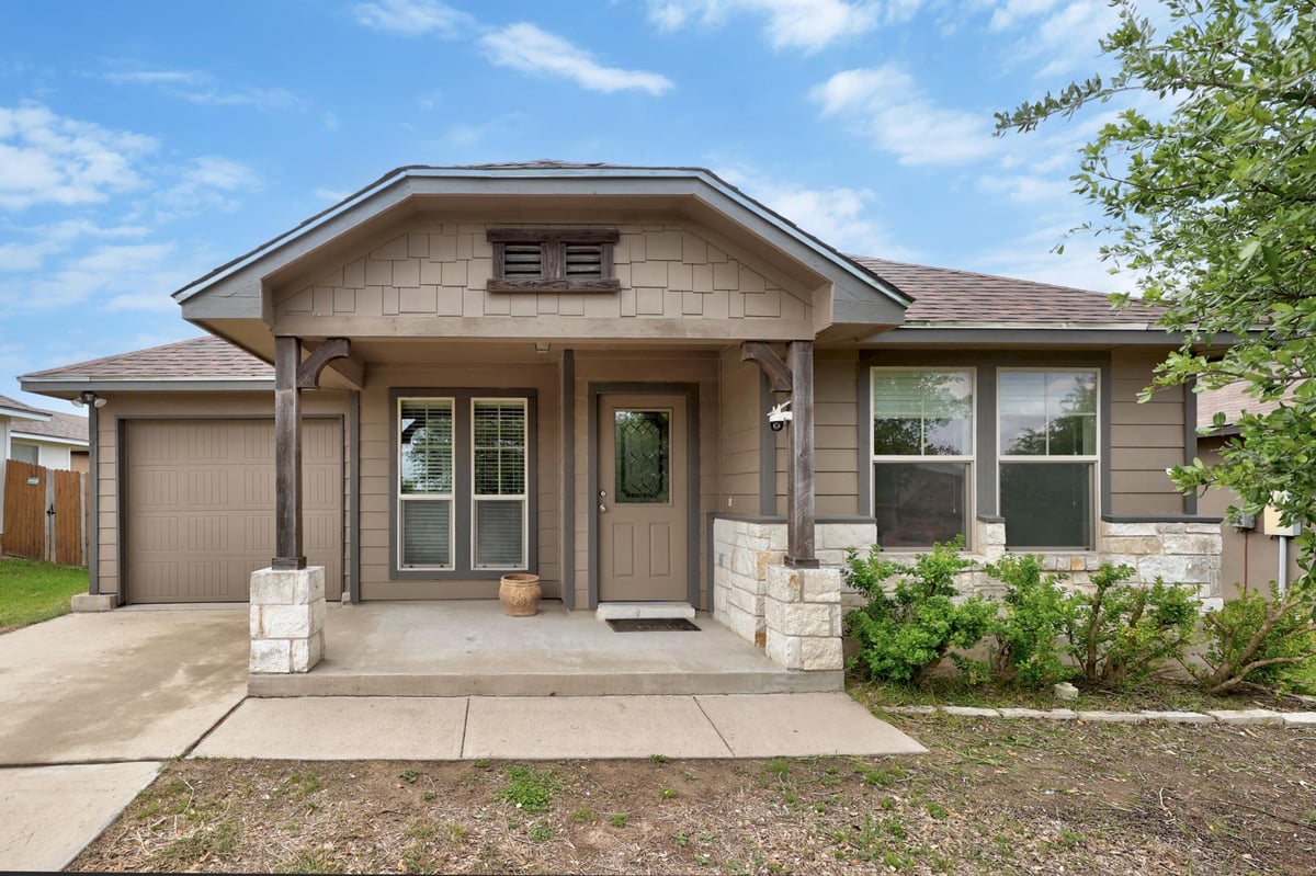 View 621 Amber Ln in Sonterra West Sec 08-C 621 Amber Ln - front exterior - Luxury home in Sonterra West Sec 08-C, Jarrell, TX
