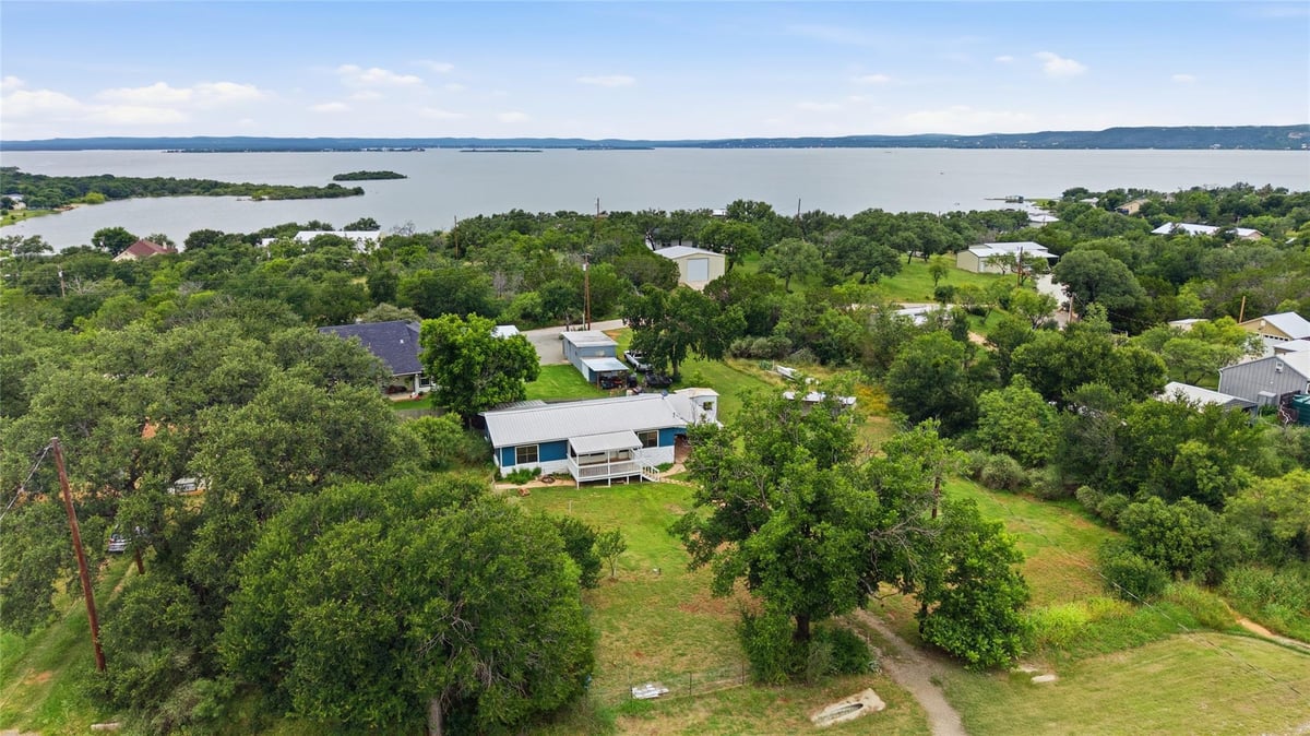 View 6212 Fm 690 in Rocky Point 6212 Fm 690 - property photo 1 - Luxury home in Rocky Point, Burnet, TX