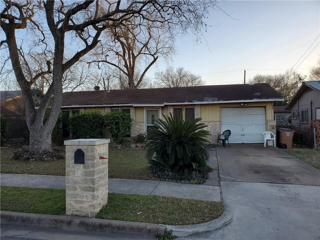 View 6215 Hogan Ave in Fairway Greens Sec 01 6215 Hogan Ave - front exterior - Luxury home in Fairway Greens Sec 01, Austin, TX