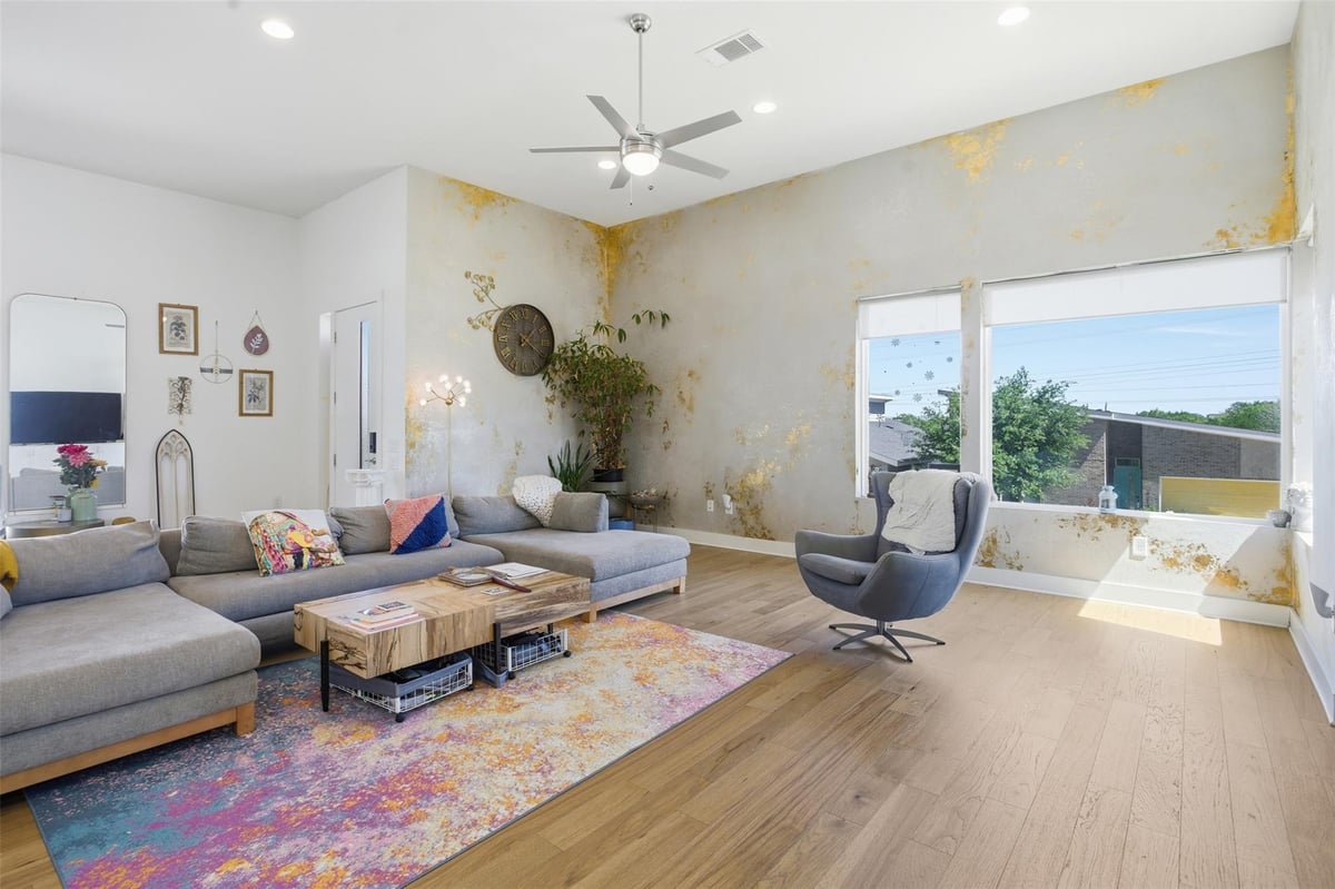 Living area at 6216 Toscana Ave - 3 bed 2 bath home