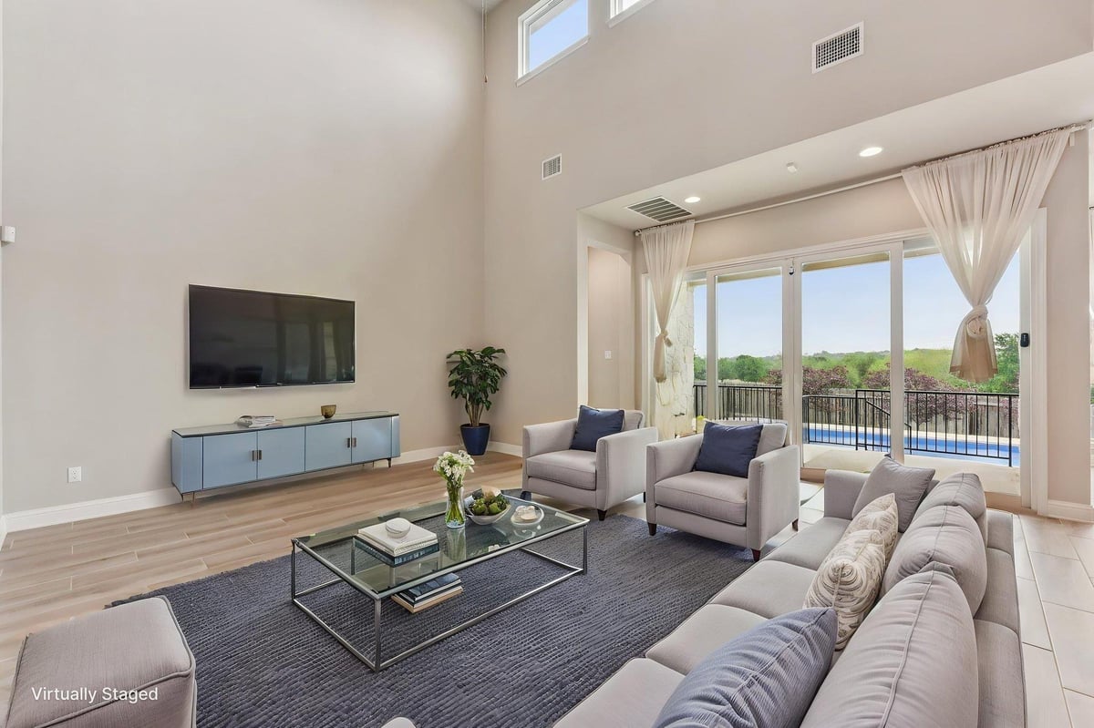 Living area at 622 Cheyenne Ln - 4 bed 3 bath home