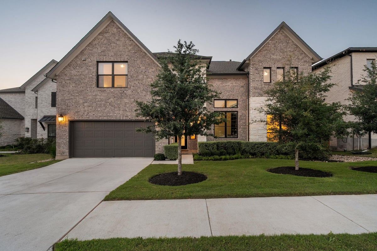 6220 Sontag DR - front exterior - Luxury home in Sweetwater Ranch Sec 2 Vlgs C, Austin, TX