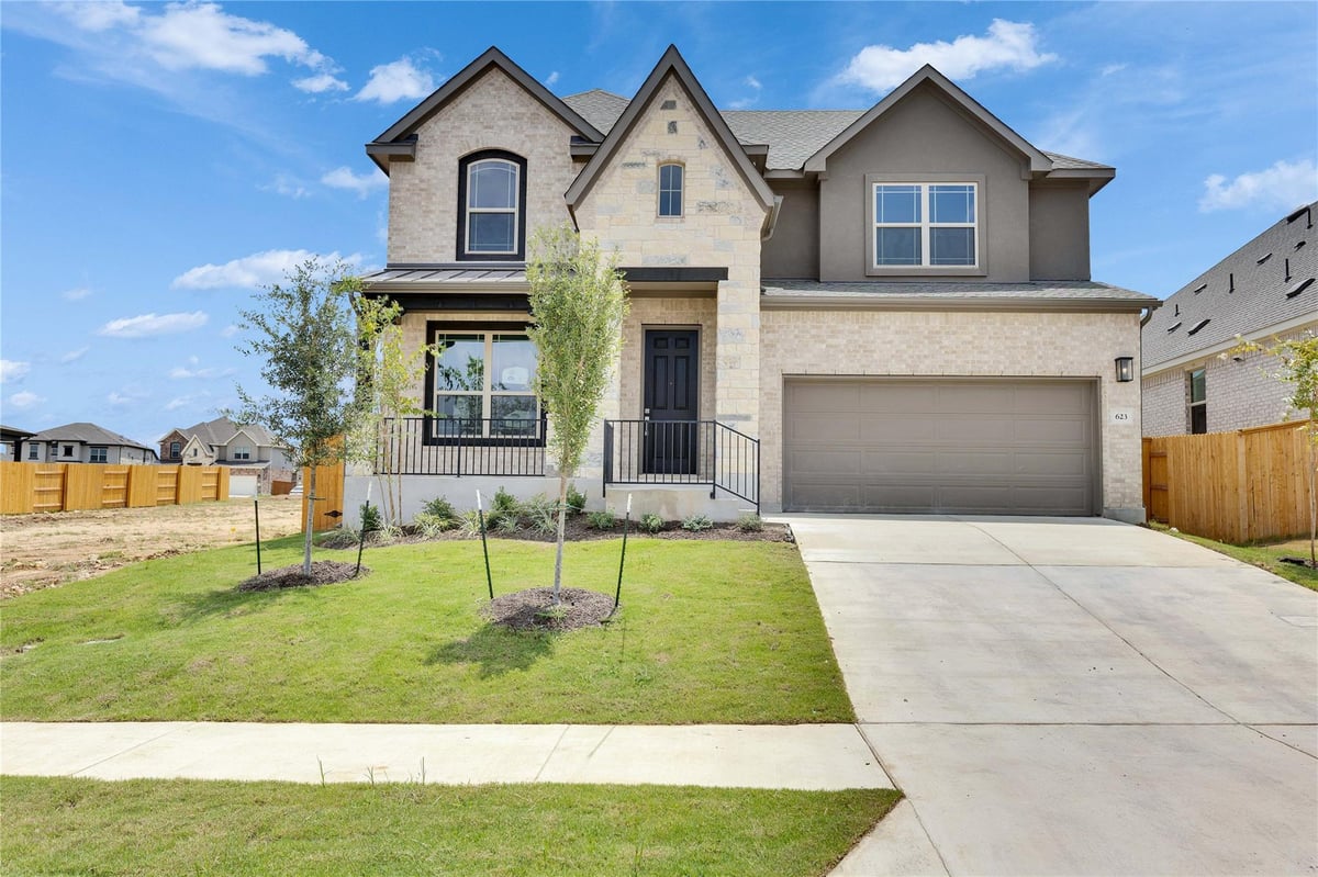 623 Breeze Hollow Ln - front exterior - Luxury home in Oaks at San Gabriel, Georgetown, TX
