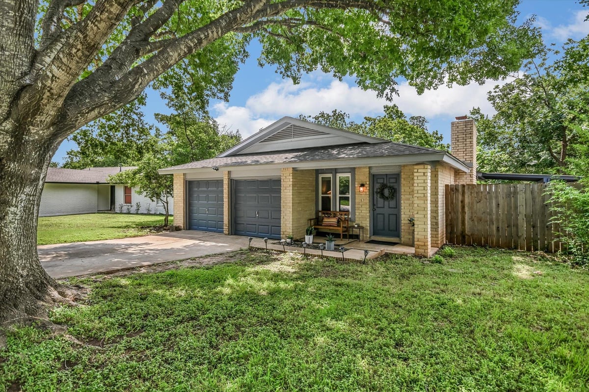 View 623 Buckskin DR in Chisholm Valley Sec 02 623 Buckskin DR - front exterior - Luxury home in Chisholm Valley Sec 02, Round Rock, TX