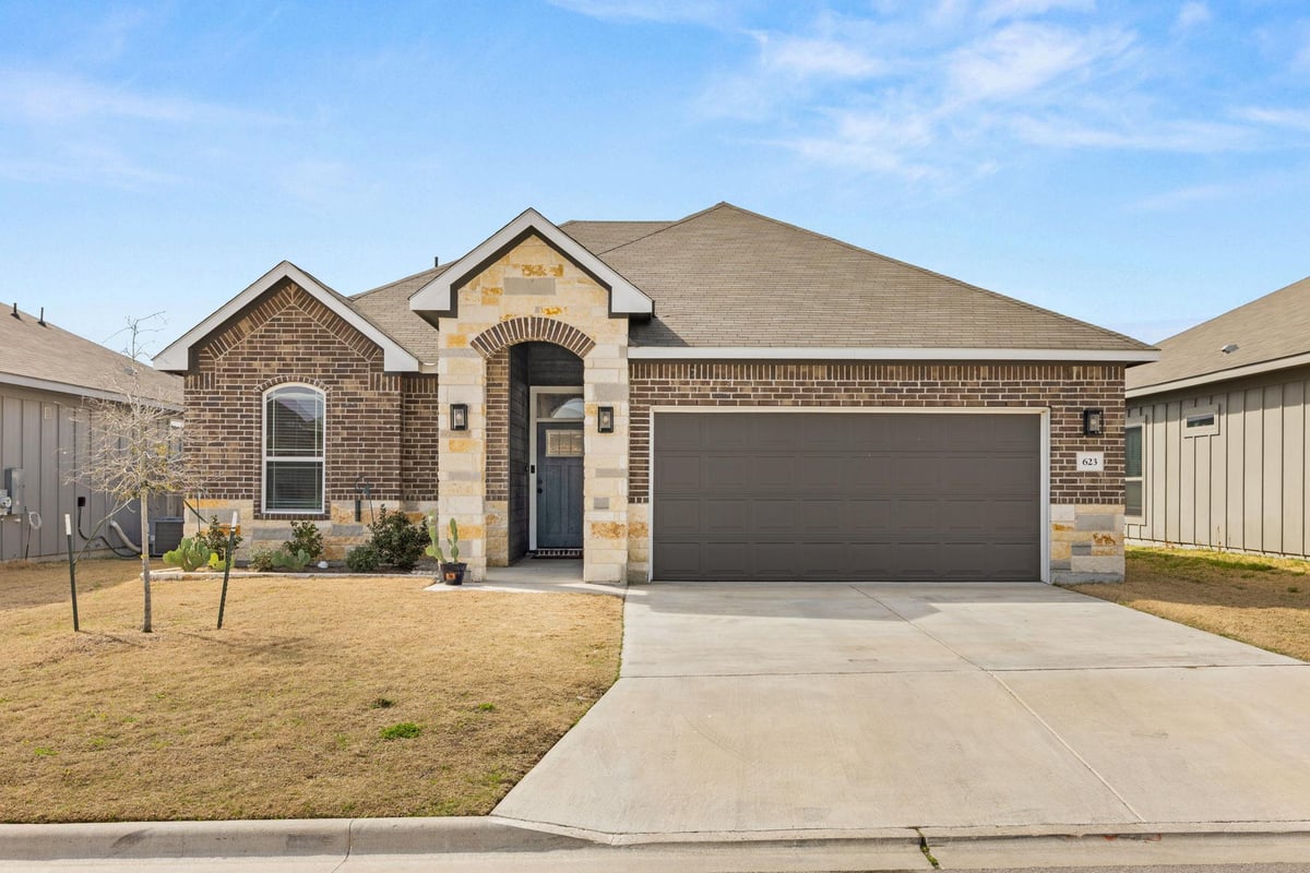 View 623 Winscott Ave in Hartrick Ranch Ph I 623 Winscott Ave - front exterior - Luxury home in Hartrick Ranch Ph I, Temple, TX