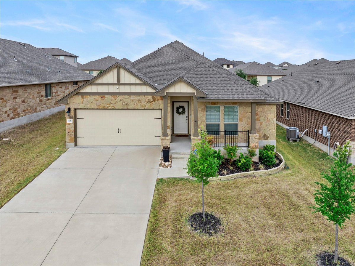 6243 Matagorda RD - front exterior - Luxury home in Three Crks Ph Vi, Belton, TX