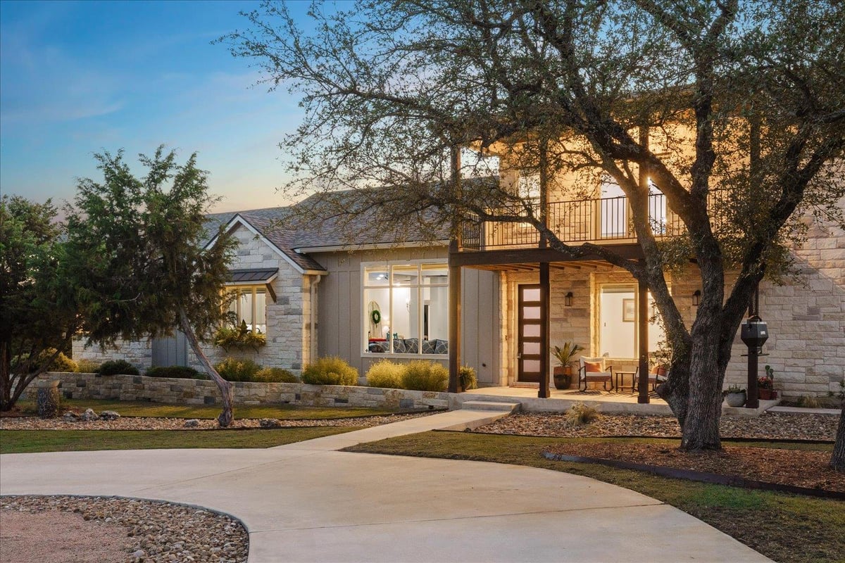 Living area at 625B Las Colinas Dr - 4 bed 3 bath home