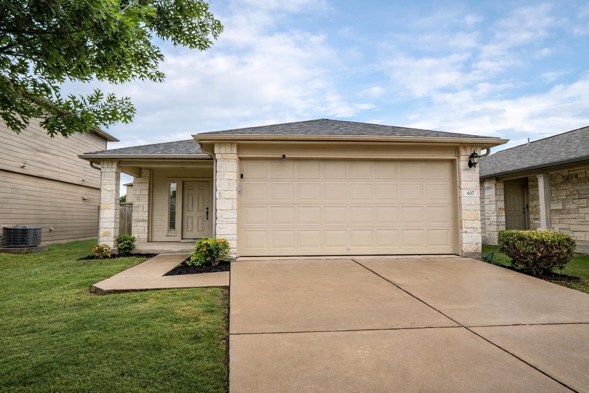 627 Pinnacle Dr - front exterior - Luxury home in Pinnacle Ph 4, Georgetown, TX