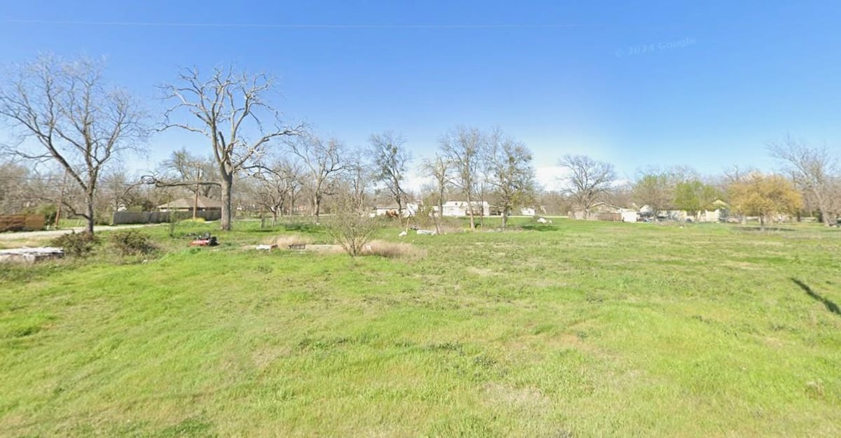 View 629 W Aisne Rd in Jackson Add 629 W Aisne Rd - property photo 1 - Luxury lot in Jackson Add, Bartlett, TX