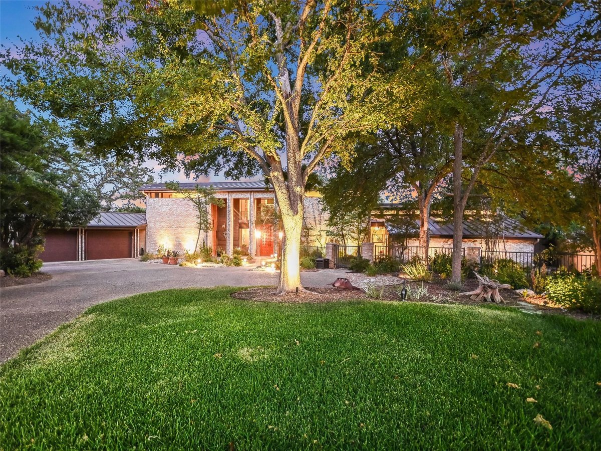 View 6301 Belo Horizonte Cir in Northwest Hills Belo Horizonte Sec 6301 Belo Horizonte Cir - front exterior - Luxury home in Northwest Hills Belo Horizonte Sec, Austin, TX