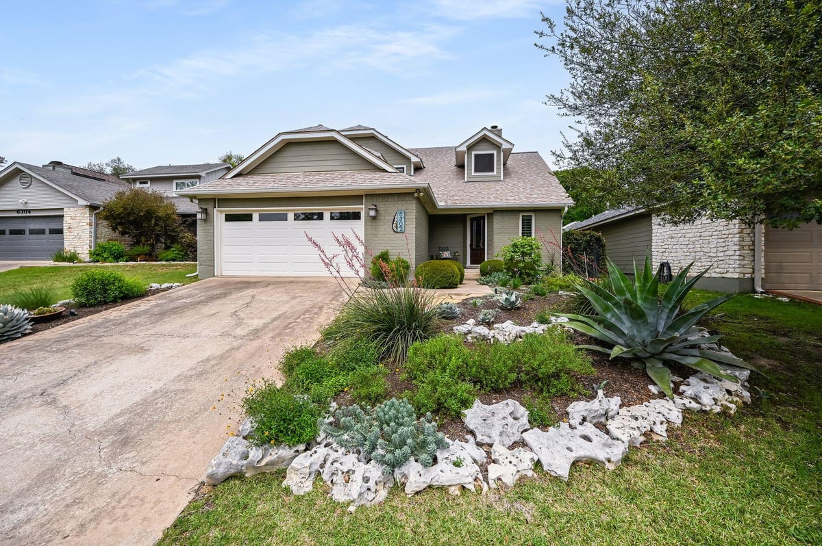 View 6302 Maury HOLW in Lakewood Sec 02 Ph 02 6302 Maury HOLW - property photo 1 - Luxury home in Lakewood Sec 02 Ph 02, Austin, TX