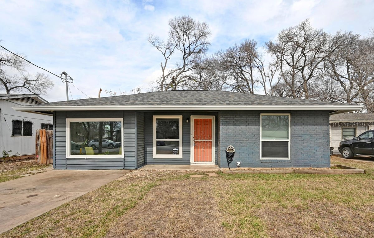 View 6302 Thurgood Ave in Johnston Terrace Sec 02 6302 Thurgood Ave - front exterior - Luxury home in Johnston Terrace Sec 02, Austin, TX