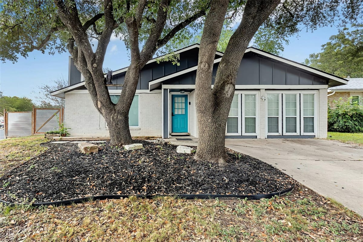 View 6309 Woodhue Dr in Cooper Oaks Sec 01 6309 Woodhue Dr - front exterior - Luxury home in Cooper Oaks Sec 01, Austin, TX