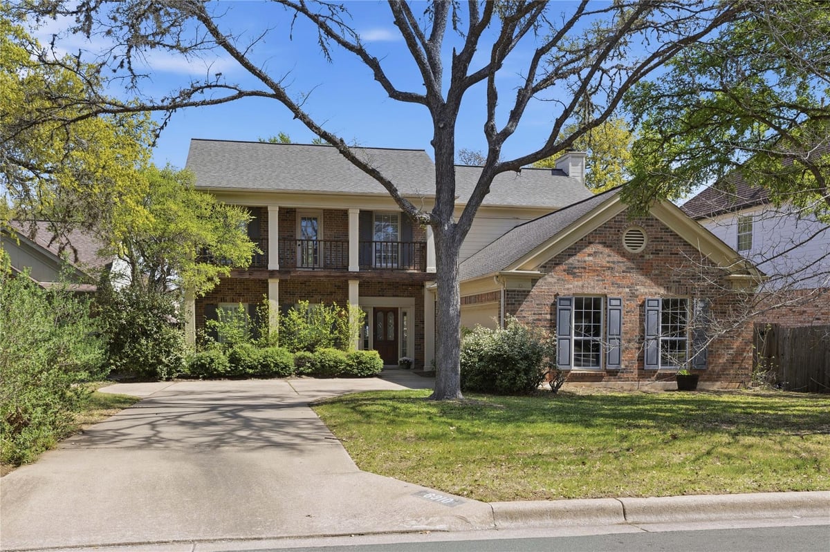 View 6310 Walebridge LN in Circle C Ranch 6310 Walebridge LN - front exterior - Luxury home in Circle C Ranch, Austin, TX