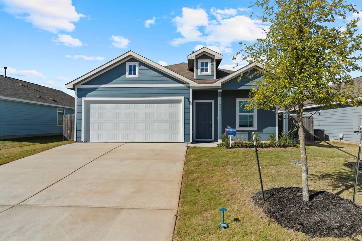 View 633 Halfmoon Dr in Summerside 633 Halfmoon Dr - front exterior - Luxury home in Summerside, Lockhart, TX