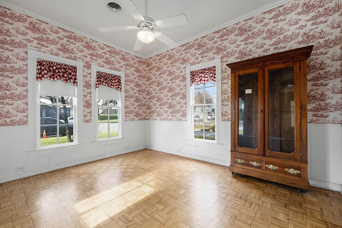 Primary bedroom at 633 S Castell Ave - Jahn Add, New Braunfels, TX