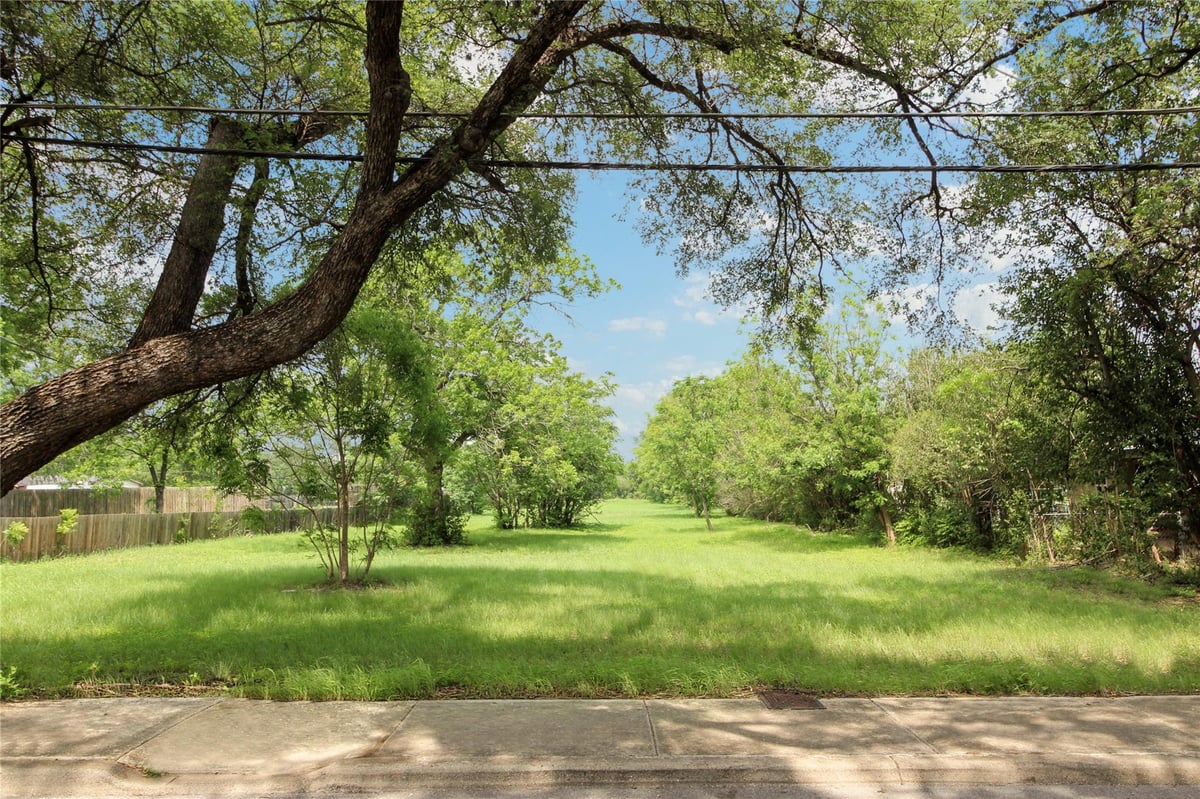 View 633 Uhland Rd in None 633 Uhland Rd - front exterior - Luxury lot in None, San Marcos, TX