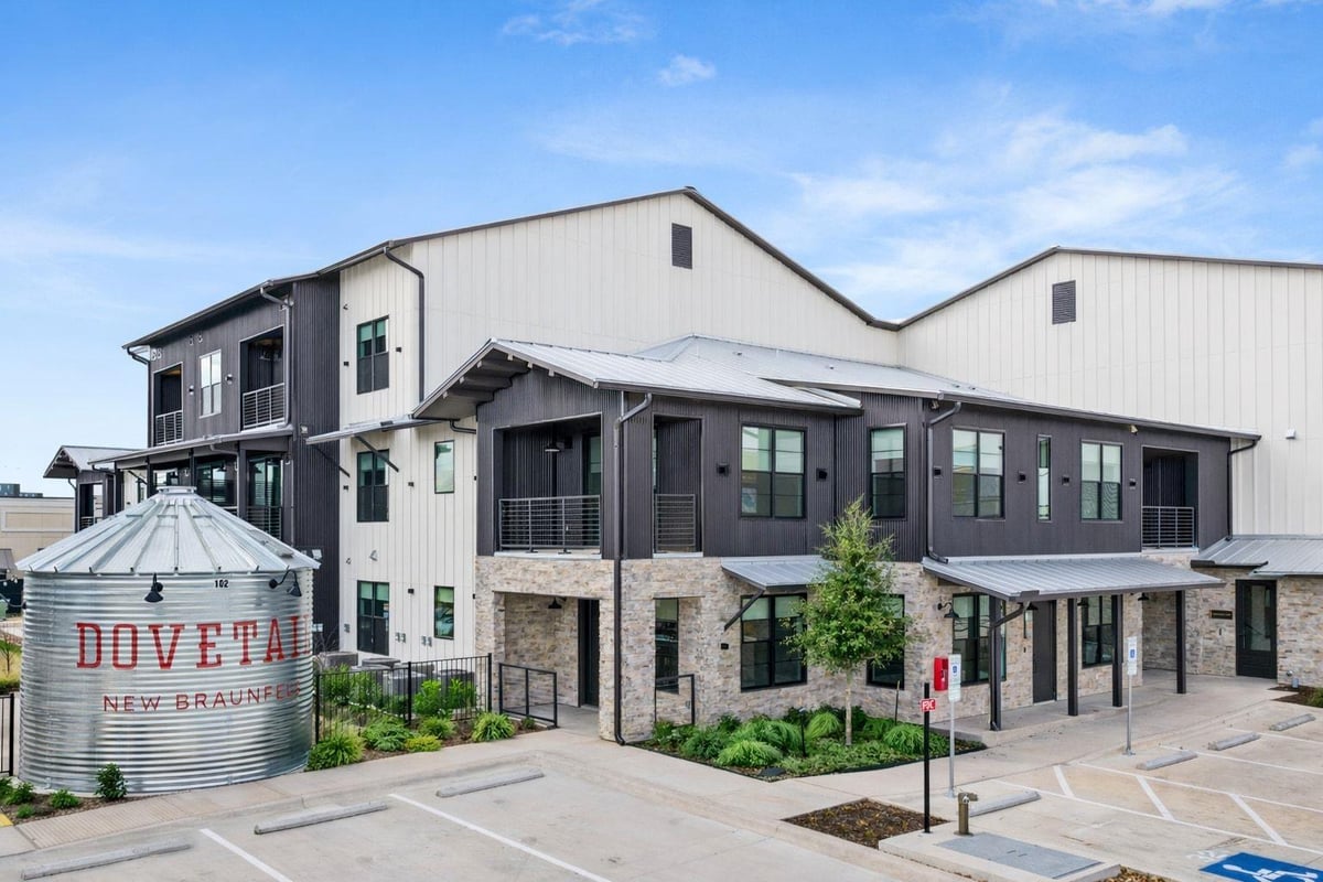 View 634 Central Pkwy Unit #1114 in The Village at Creekside 634 Central Pkwy Unit #1114 - front exterior - Luxury home in The Village at Creekside, New Braunfels, TX