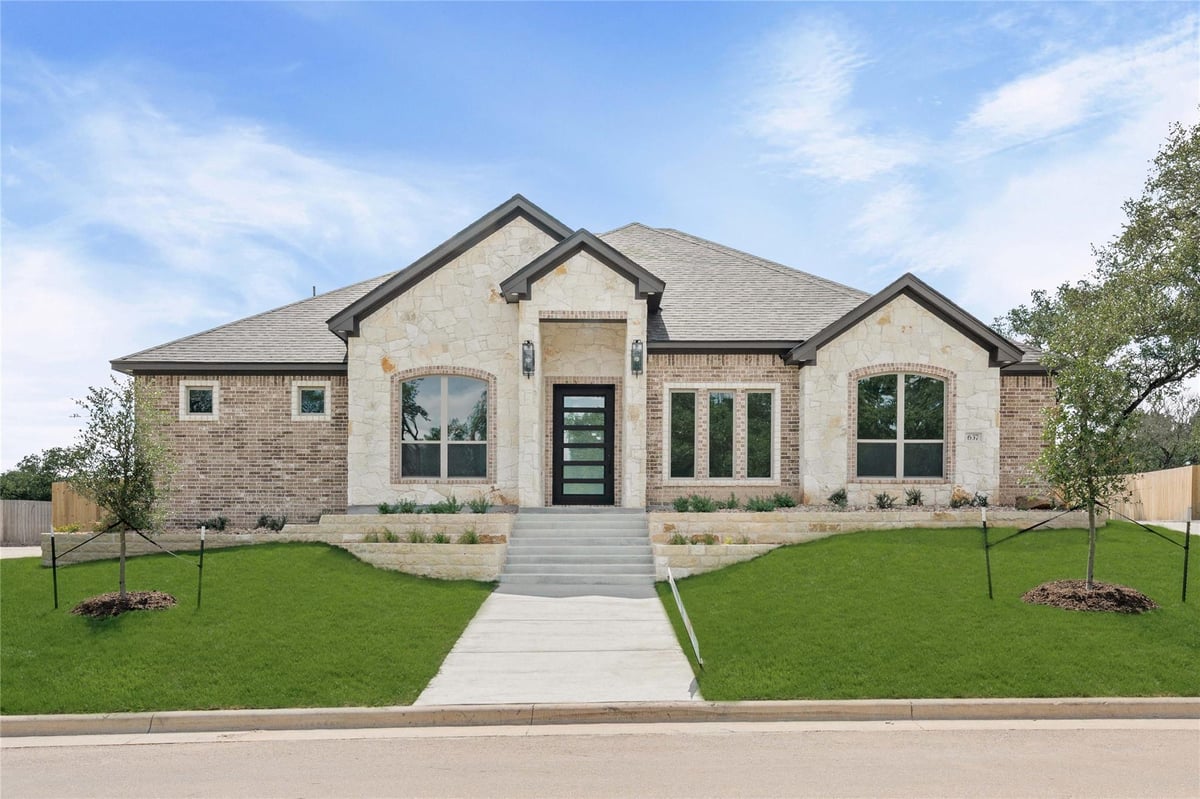 View 637 Bald Eagle LOOP in Eagle Heights 637 Bald Eagle LOOP - property photo 1 - Luxury home in Eagle Heights, Salado, TX