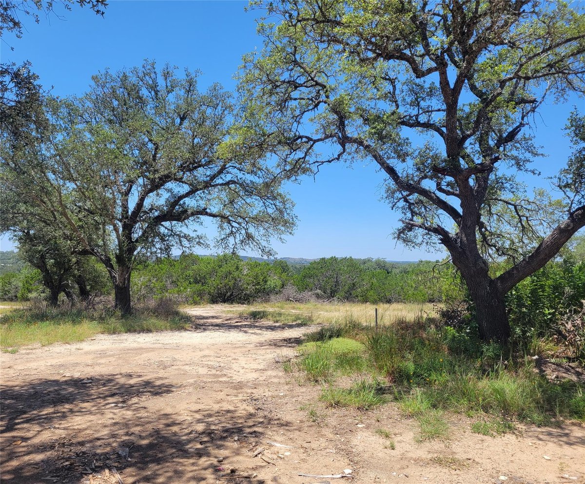 View 638 Bonita DR in No Le Hace 638 Bonita DR - front exterior - Luxury lot in No Le Hace, Blanco, TX