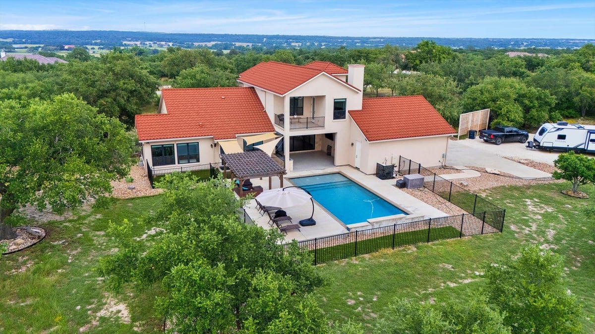 638 Strada Luca - front exterior - Luxury home in Vineyard At Florence Sec 01, Florence, TX