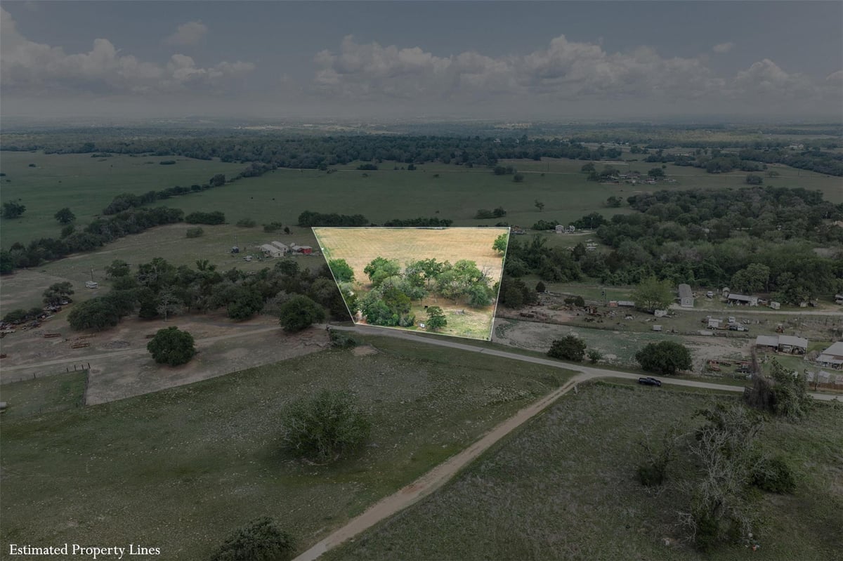 View 640 County Road 475 in IRON MOUNTAIN FARMS 640 County Road 475 - property photo 1 - Luxury lot in IRON MOUNTAIN FARMS, Luling, TX