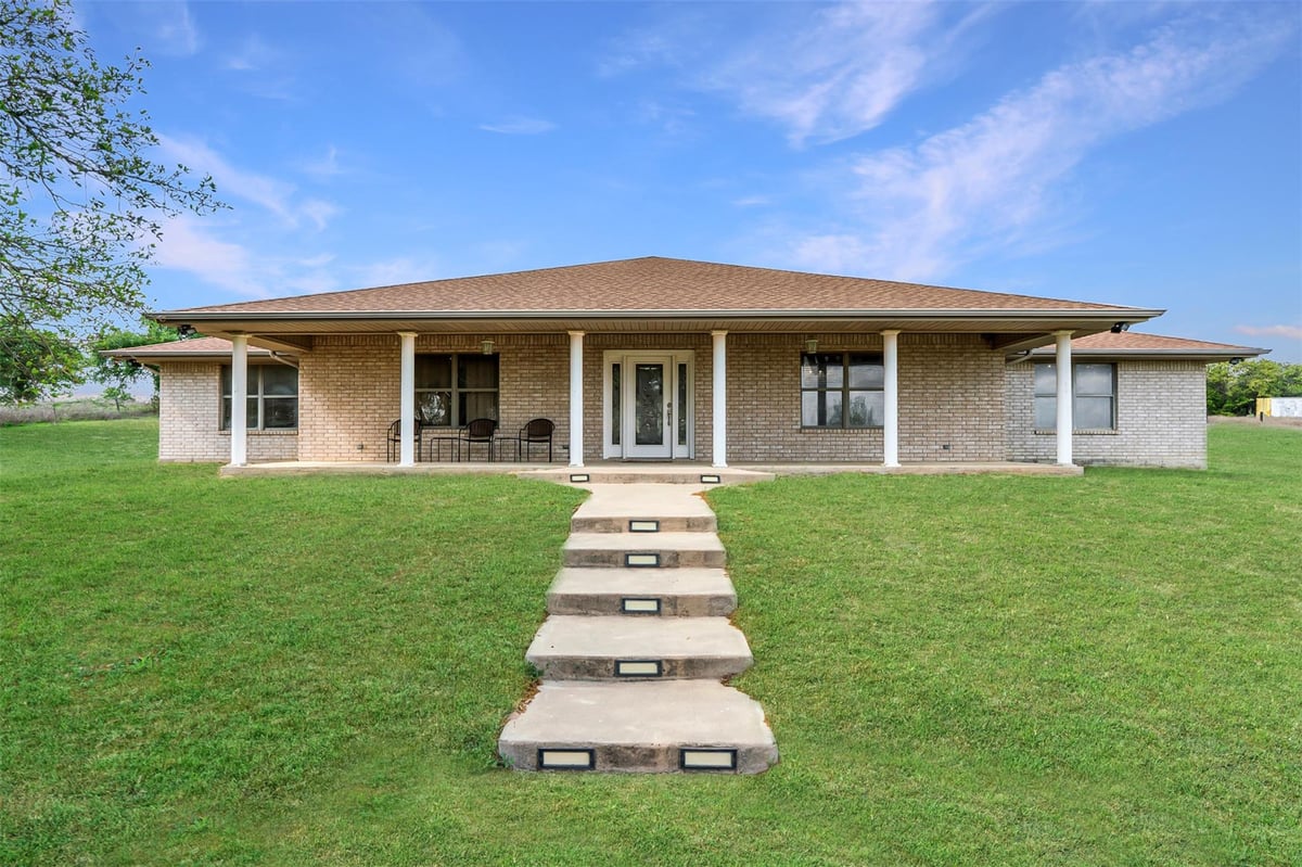 View 640 W F Ave in Burnett Add 640 W F Ave - front exterior - Luxury home in Burnett Add, Milano, TX