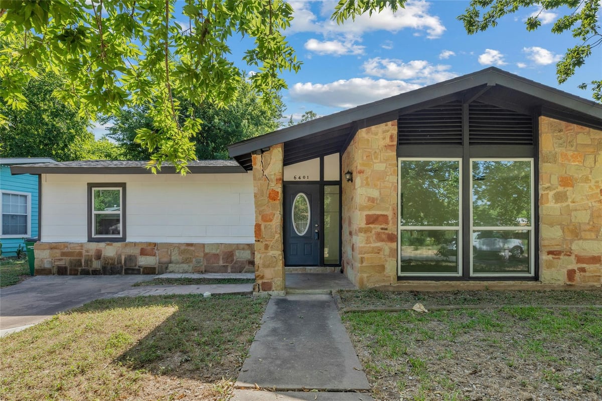 View 6401 Kenilworth Dr in Windsor Park 02 Sec 01 6401 Kenilworth Dr - front exterior - Luxury home in Windsor Park 02 Sec 01, Austin, TX