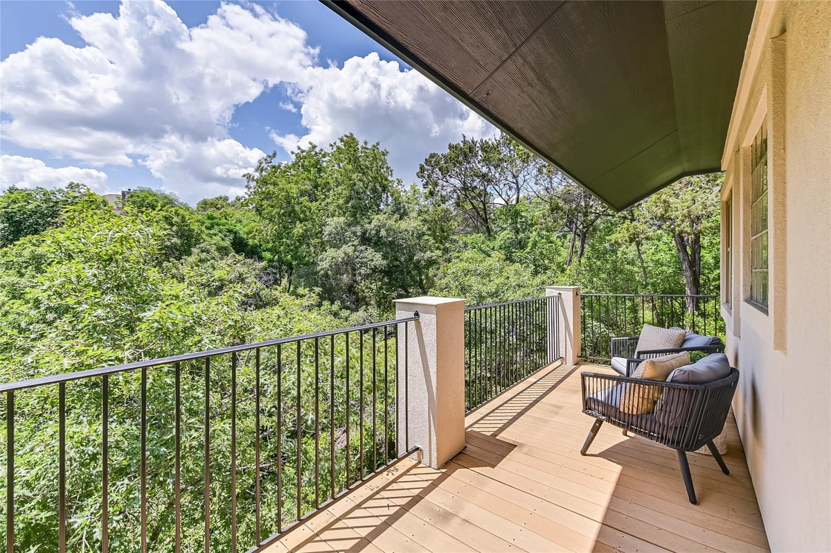 View 6402 Dry Cliff CV in Shinoak Valley Sec 03 6402 Dry Cliff CV - property photo 1 - Luxury home in Shinoak Valley Sec 03, Austin, TX