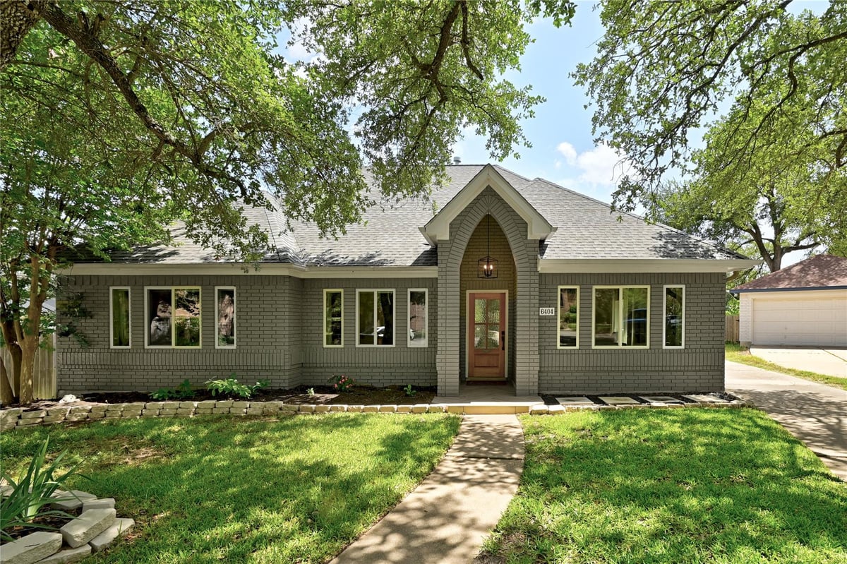 View 6404 Danvers CT in Circle C Ranch Ph B Sec 01 6404 Danvers CT - front exterior - Luxury home in Circle C Ranch Ph B Sec 01, Austin, TX