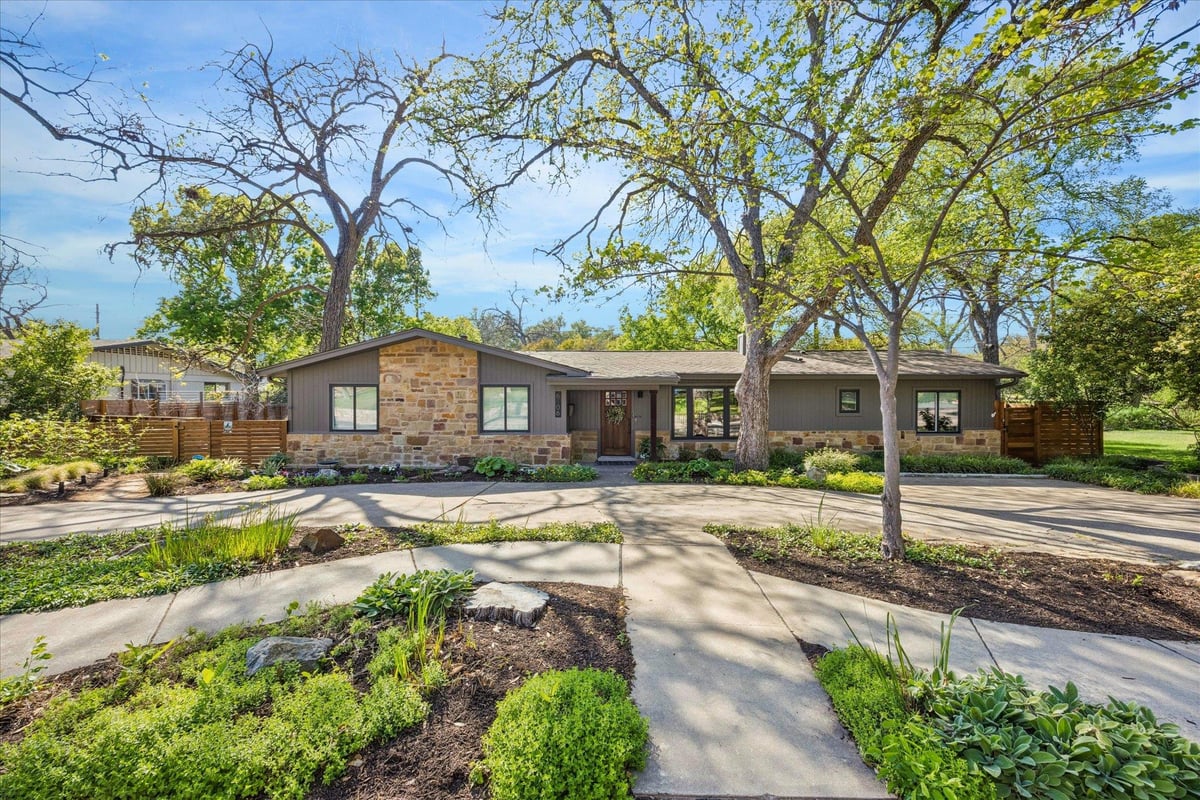 View 6406 Shoal Creek BLVD in Treadwell Add Sec 02 6406 Shoal Creek BLVD - property photo 1 - Luxury home in Treadwell Add Sec 02, Austin, TX