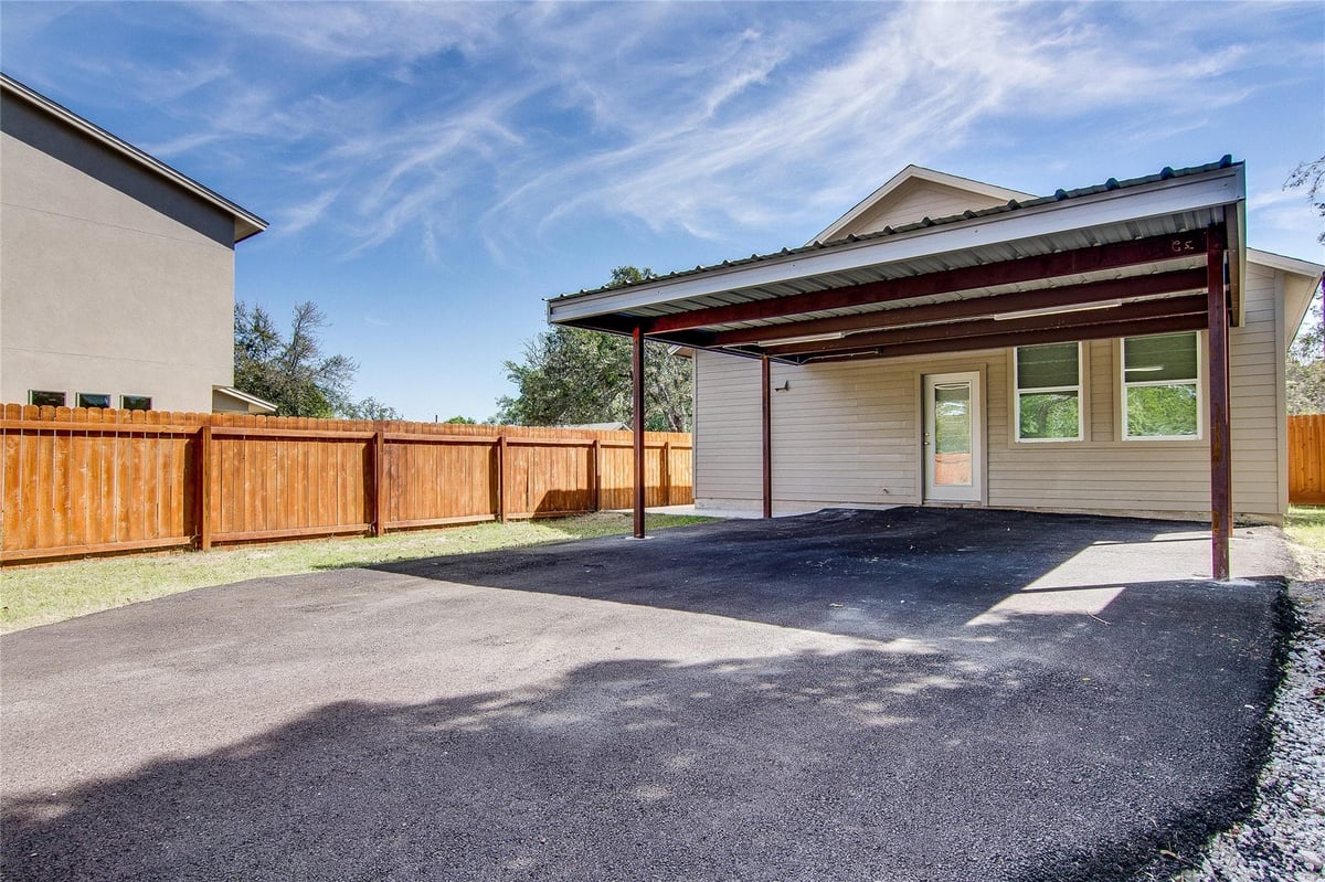 View 6407 Hopkins DR Unit #C in Hudson Bend Colony Sec 03 6407 Hopkins DR Unit #C - property photo 1 - Luxury home in Hudson Bend Colony Sec 03, Austin, TX
