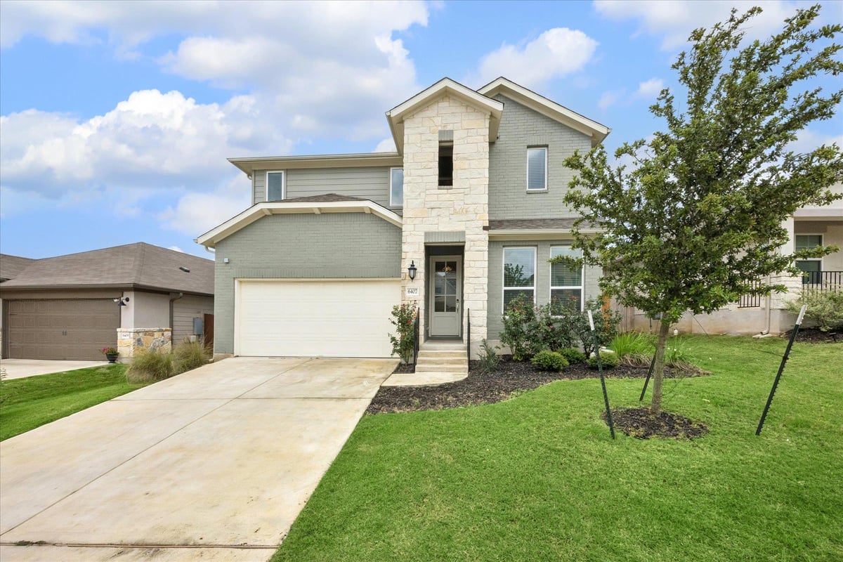 View 6407 Rounded Pebble LN in Turner's Crossing 50s 6407 Rounded Pebble LN - front exterior - Luxury home in Turner's Crossing 50s, Buda, TX