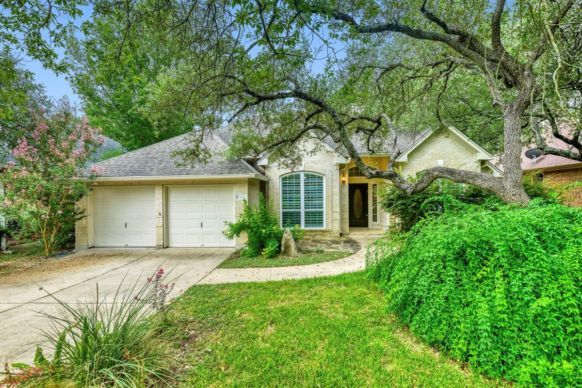 View 6409 Abilene TRL in Village At Western Oaks Sec 14 6409 Abilene TRL - property photo 1 - Luxury home in Village At Western Oaks Sec 14, Austin, TX