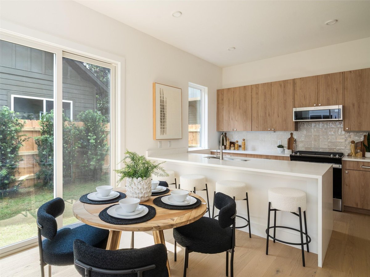 View 6409 Bradsher Unit #B in Sunnyvale 6409 Bradsher Unit #B - front exterior - Luxury home in Sunnyvale, Austin, TX